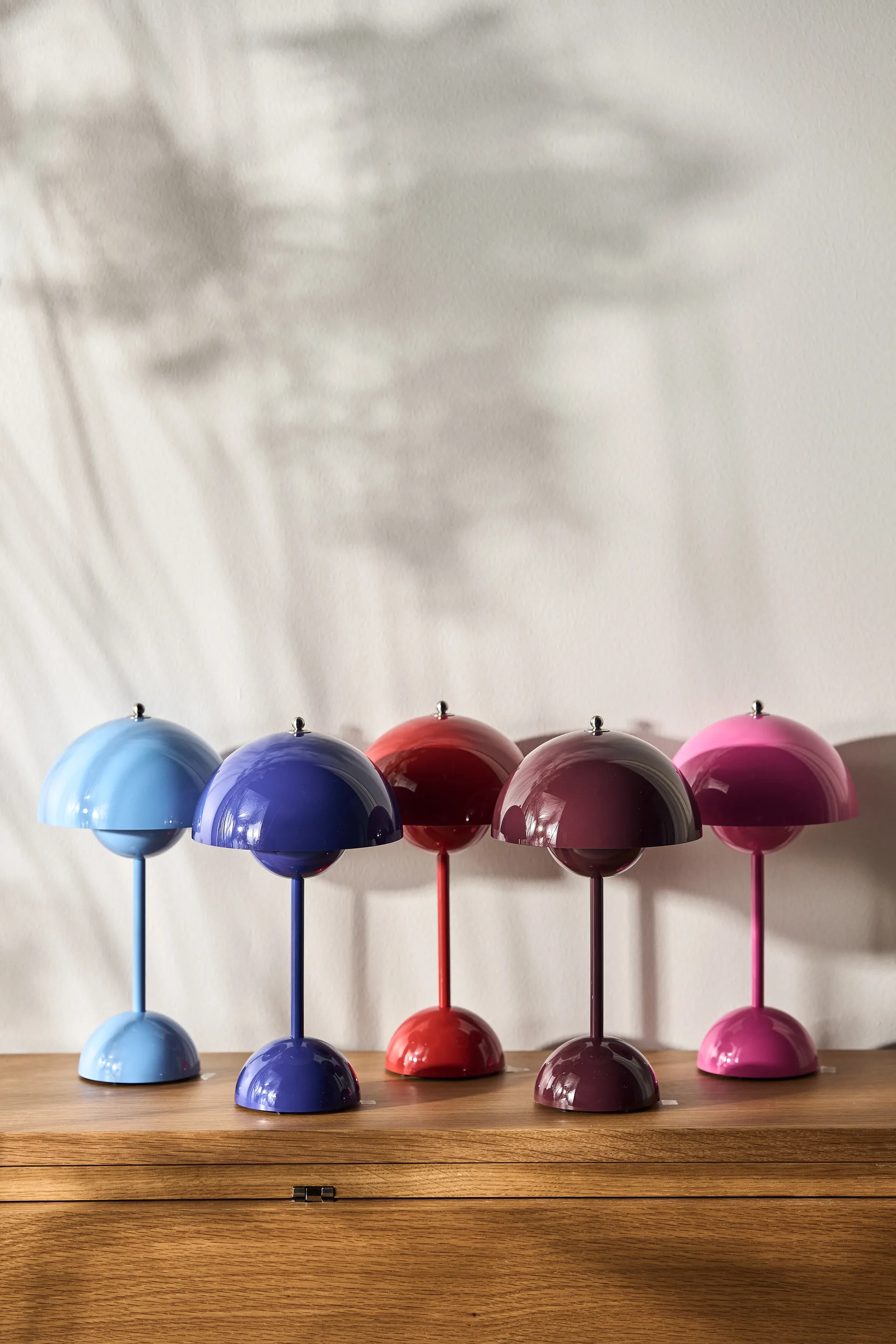 Lampada da tavolo portatile Flowerpot VP9, Cobalt blue &Tradition