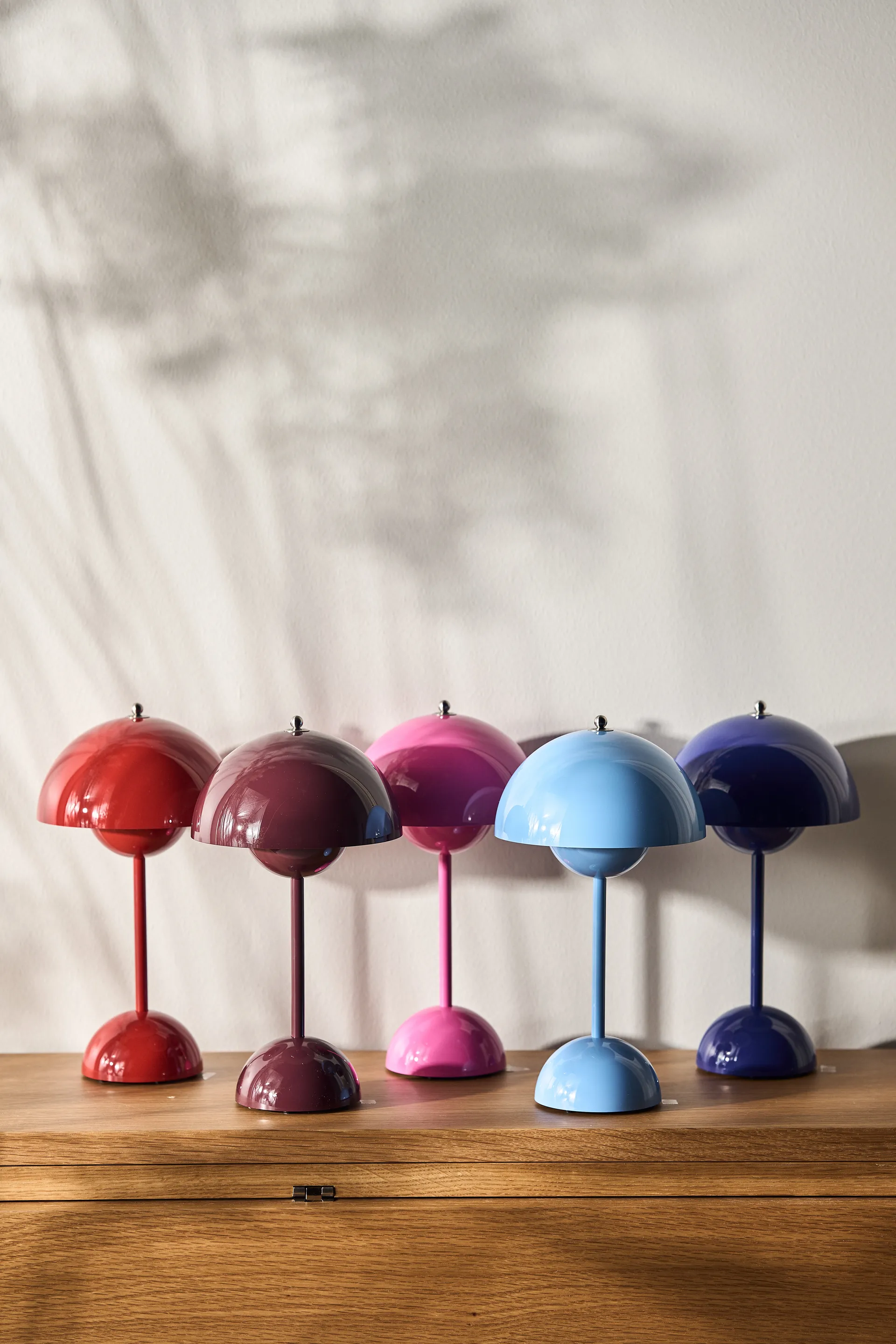 Lampada da tavolo portatile Flowerpot VP9, Dark plum &Tradition