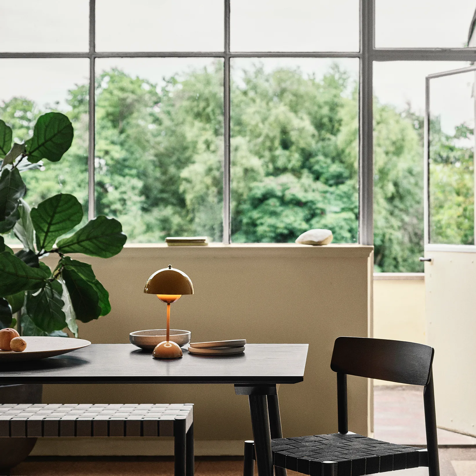 Lampada da tavolo portatile Flowerpot VP9, mustard &Tradition