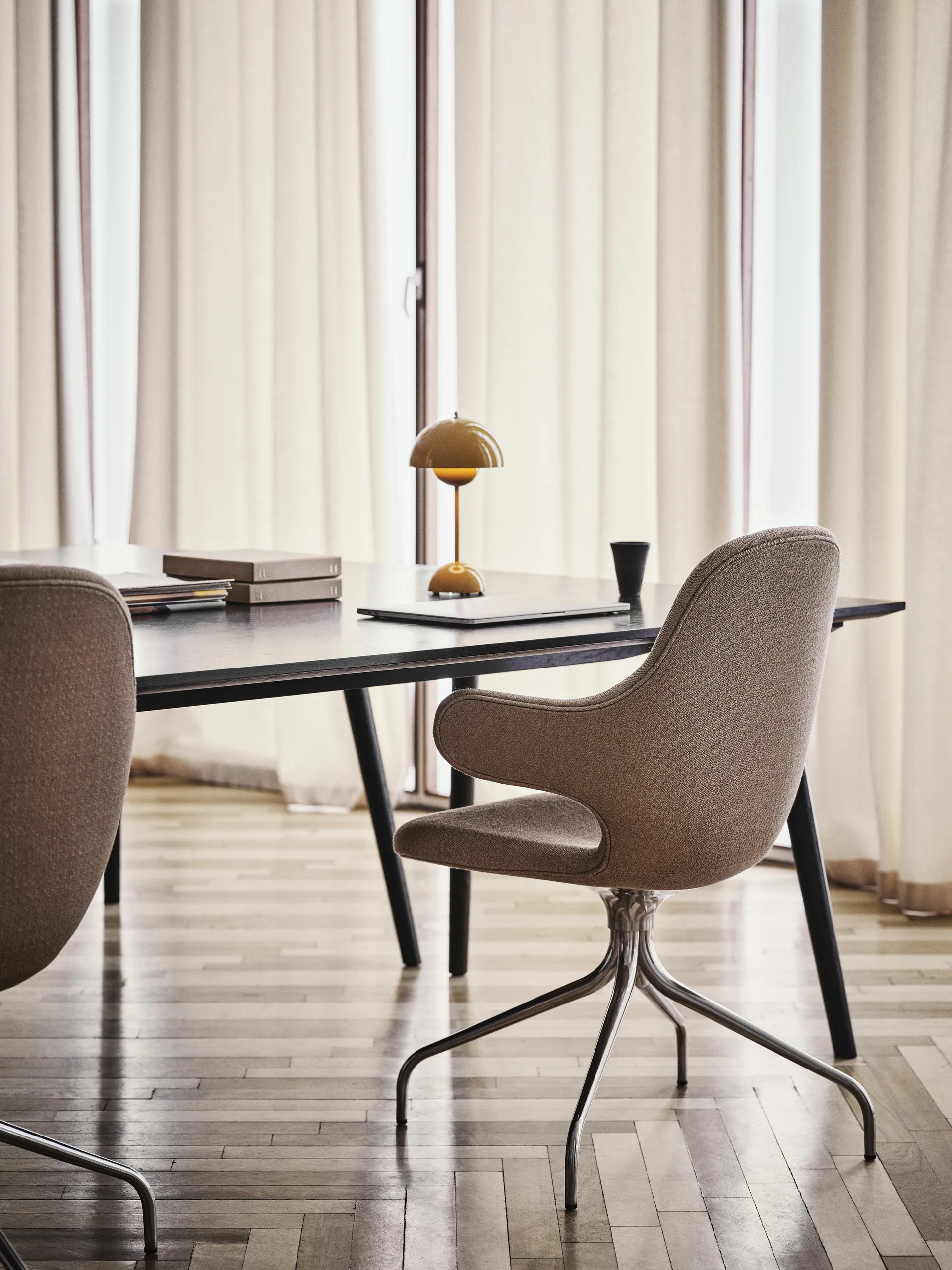 Lampada da tavolo portatile Flowerpot VP9, mustard &Tradition