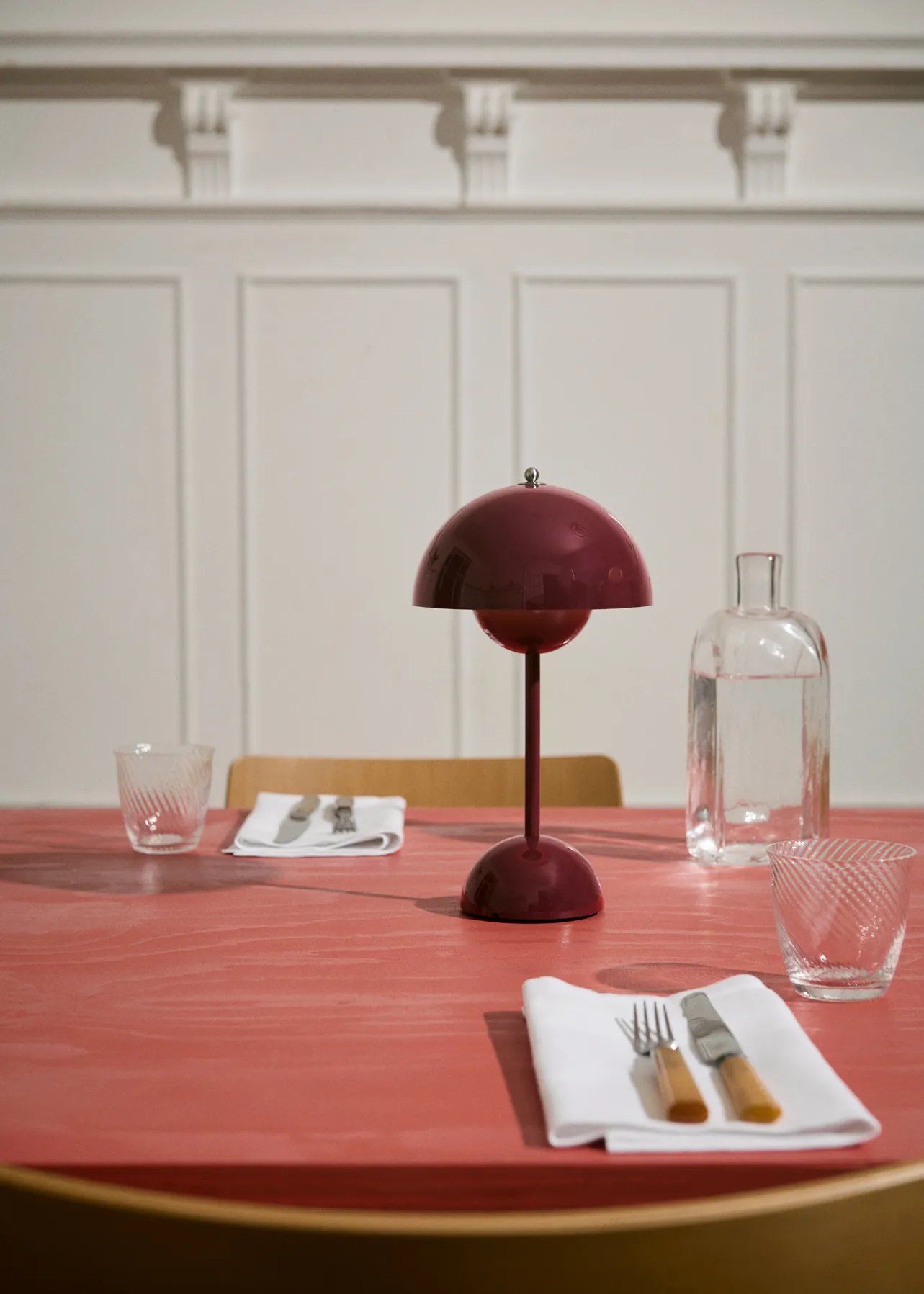 Lampada da tavolo portatile Flowerpot VP9, Vermilion red &Tradition