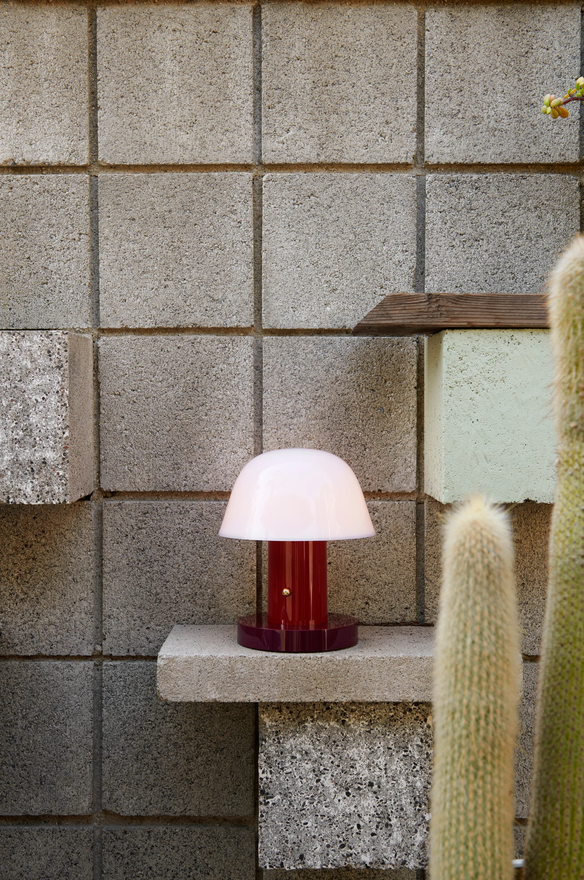 Lampada da tavolo Setago JH27, Maroon-grape &Tradition