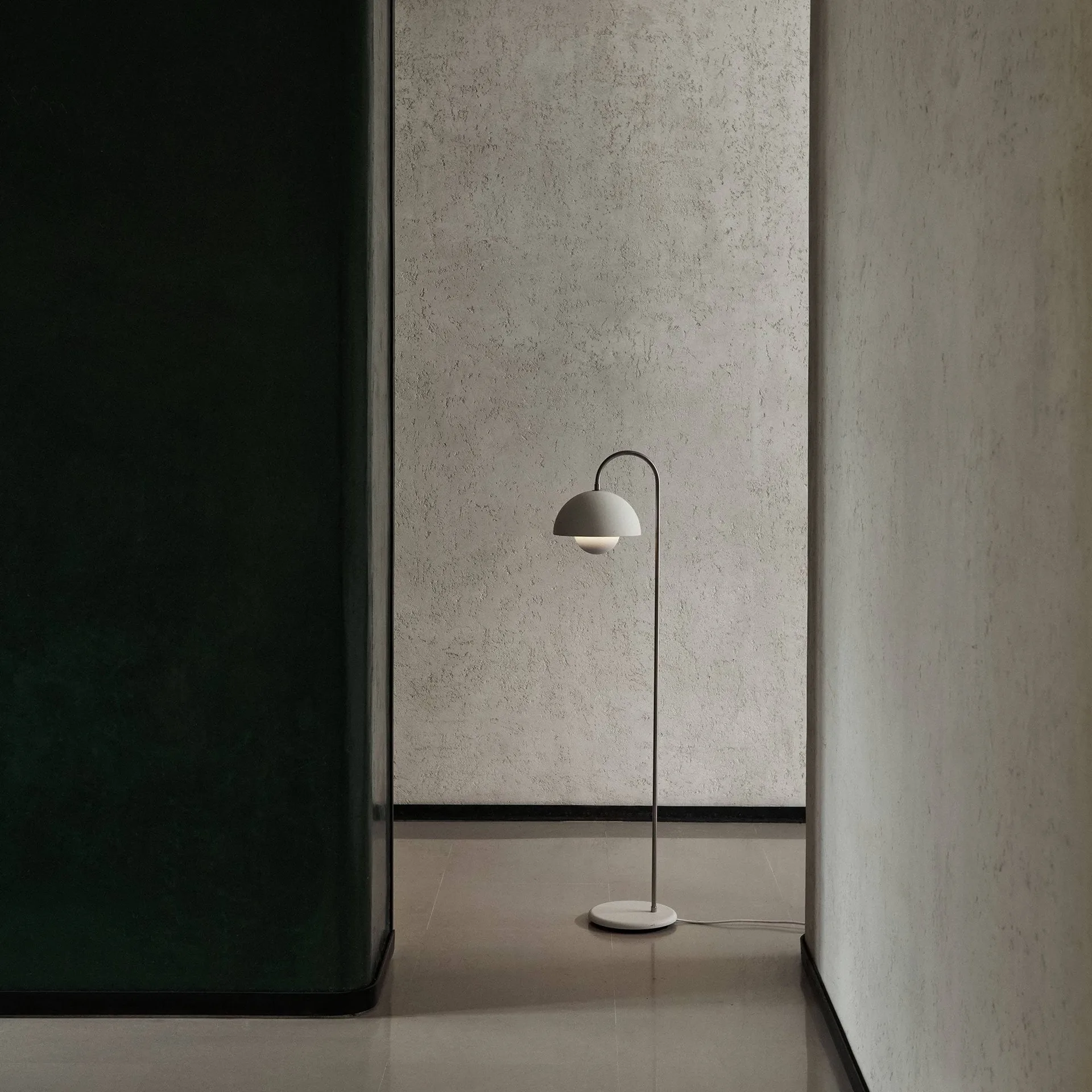 Lampada da terra Flowerpot VP12, Bianco opaco &Tradition