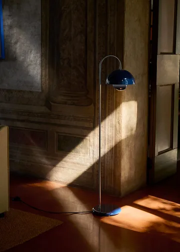 Lampada da terra Flowerpot VP12 - Steel blue - &Tradition