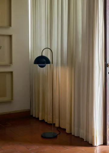 Lampada da terra Flowerpot VP12 - Steel blue - &Tradition