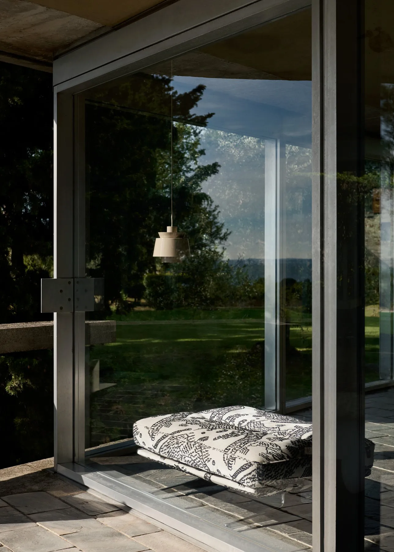 Lampada Utzon JU1, Grigio beige, Ø22 cm &Tradition