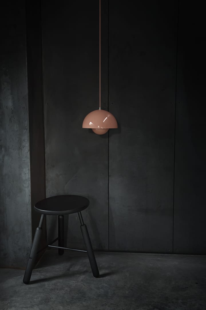 Lampadario Flowerpot VP1, Beige-rosso &Tradition