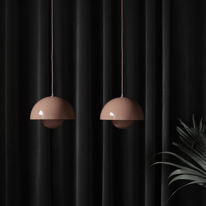 Lampadario Flowerpot VP1, Beige-rosso &Tradition