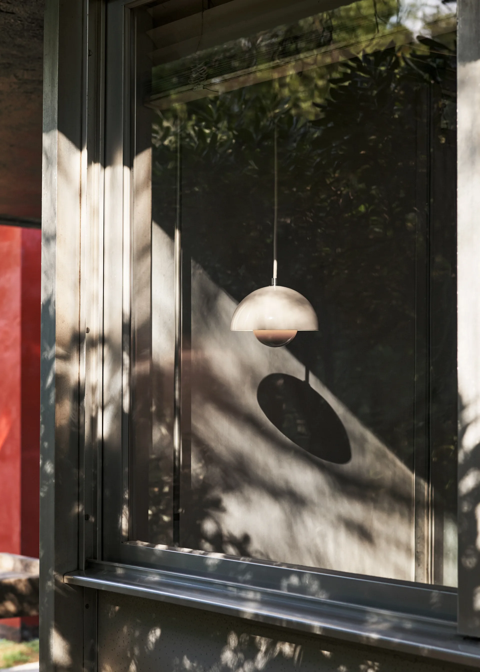 Lampadario Flowerpot VP10, Beige &Tradition