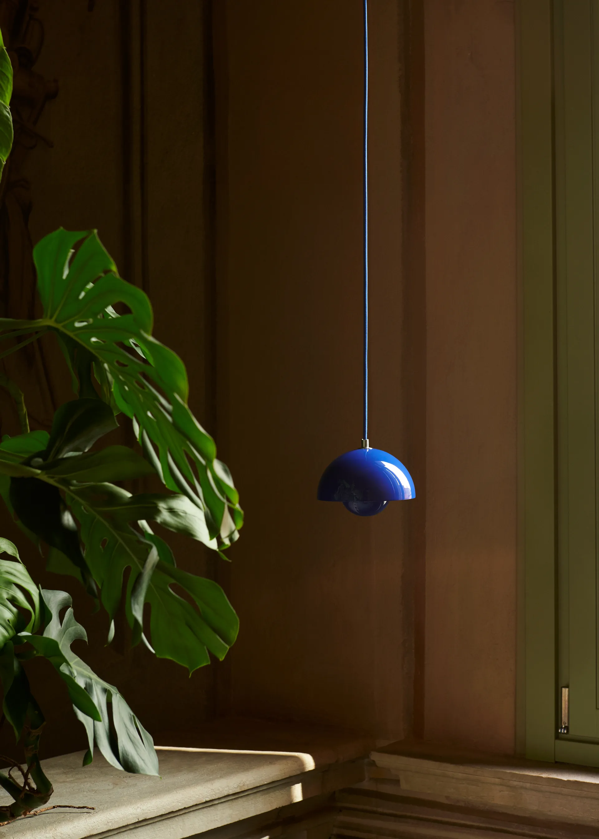 Lampadario Flowerpot VP10, Blu cobalto &Tradition