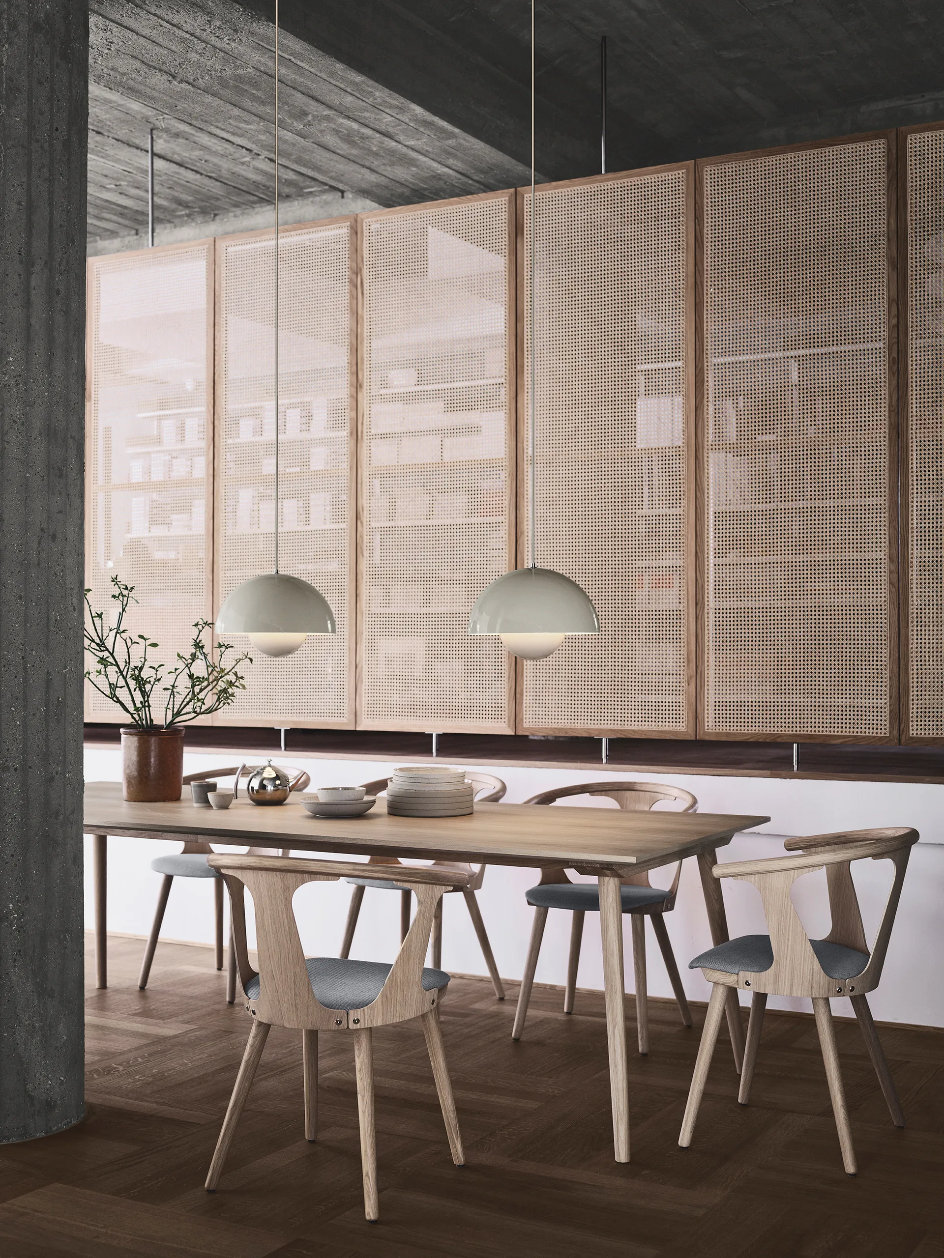 Lampadario Flowerpot VP7, grigio-beige &Tradition