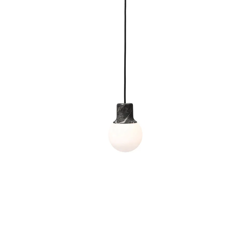 Lampadario Mass Light NA5, marmo nero/bianco, marmo Marquina nero &Tradition