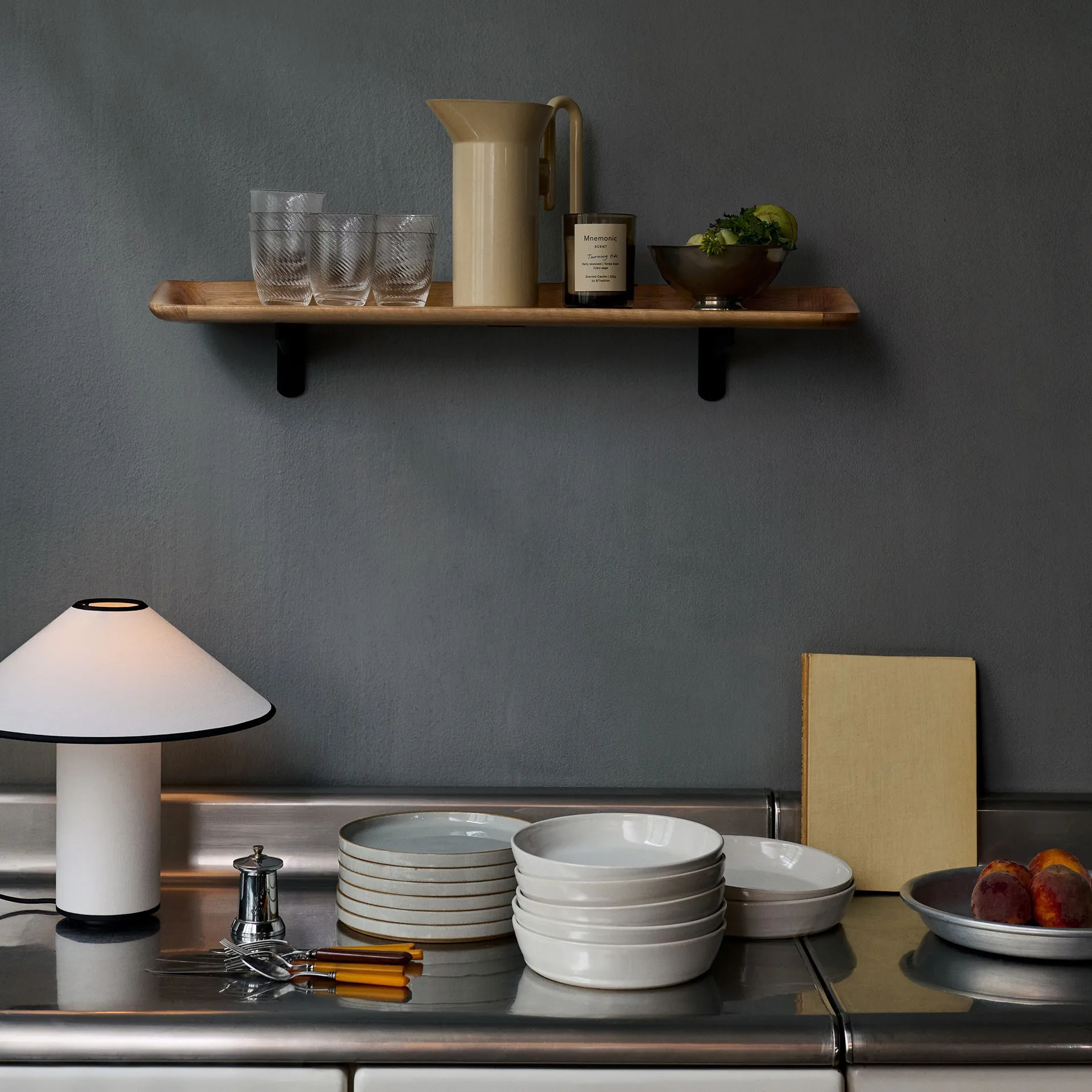 Mensola Guild HM14 75 cm, Solid lacquered oak &Tradition