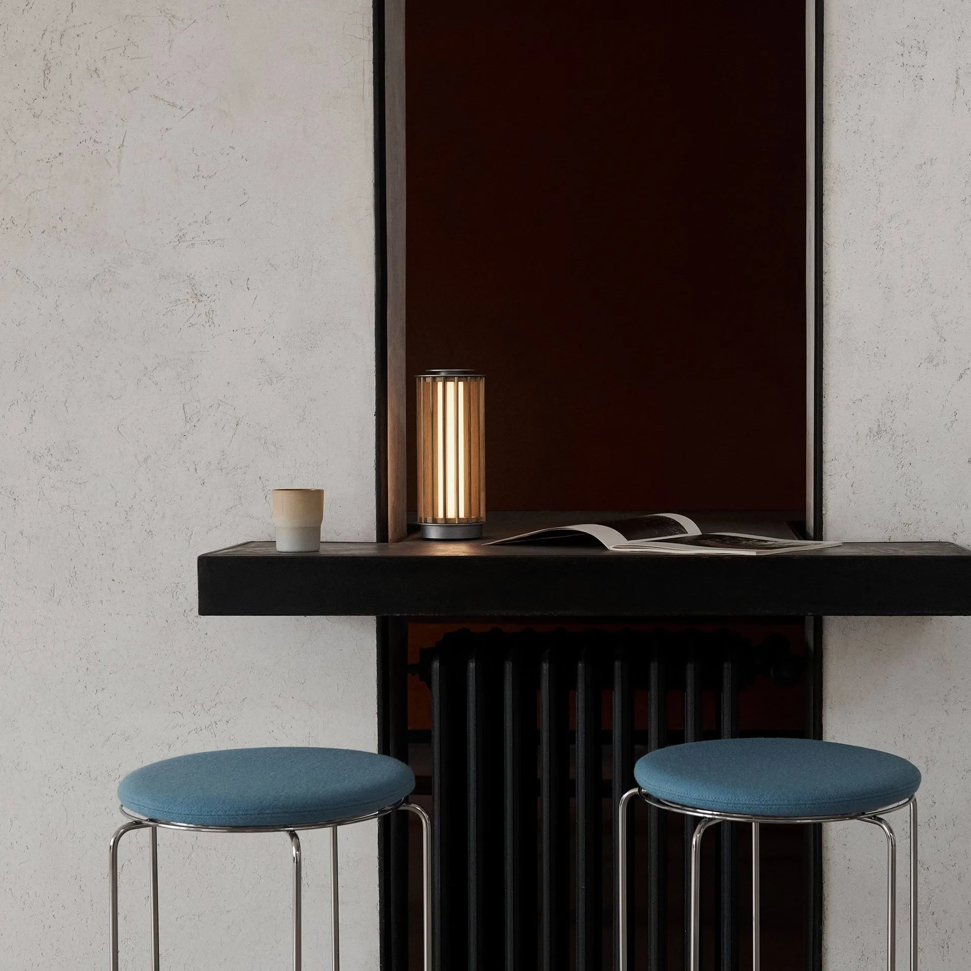 Numbra TY3 lampada da tavolo portatile, Rovere laccato-alluminio burattato &Tradition