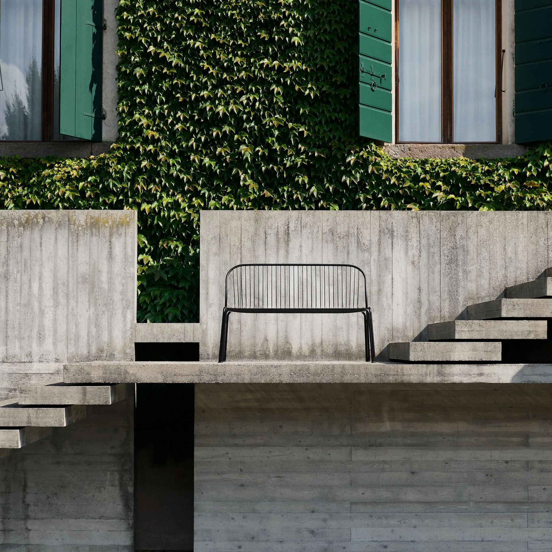 Panca Thorvald SC111, Nero caldo, 129 cm &Tradition