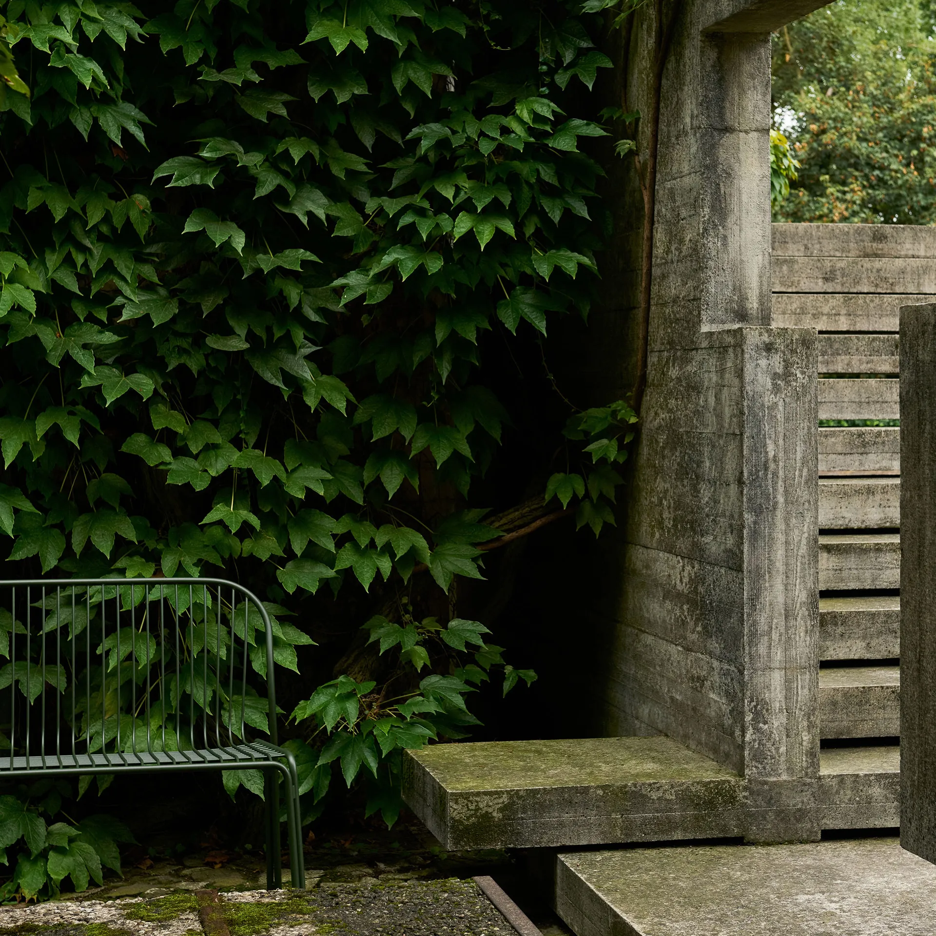 Panca Thorvald SC111, Verde bronzo, 129 cm &Tradition