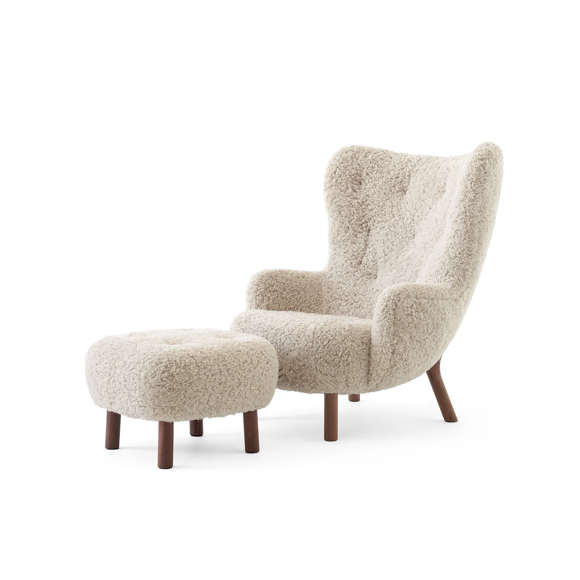Petra VB3 Poltrona alta con pouf ATD1, Noce oliata-Sheepskin Moonlight &Tradition