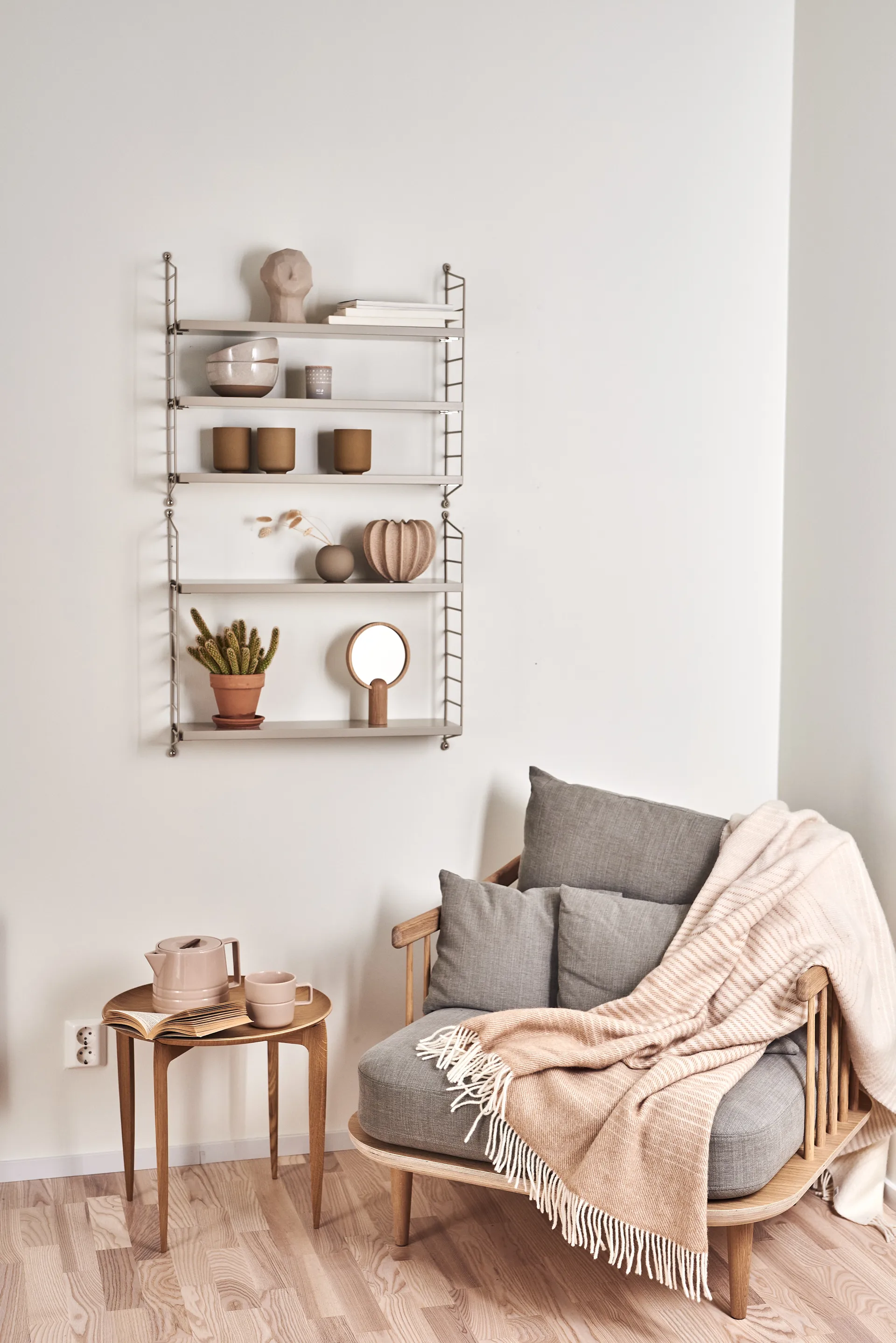 Poltrona Fly SC1, Rovere oliato chiaro, tessuto beige &Tradition