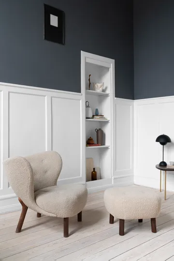 Poltrona Little Petra VB1 con pouf incluso ATD1 - Noce oliata-Sheepskin honey - &Tradition