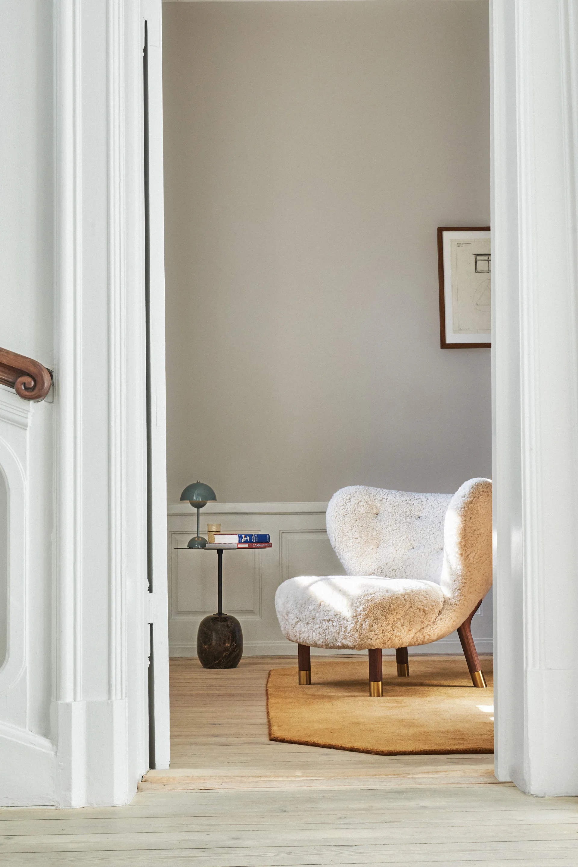 Poltrona Little Petra VB1 Limited Edition, Noce, ottone - Moonlight &Tradition