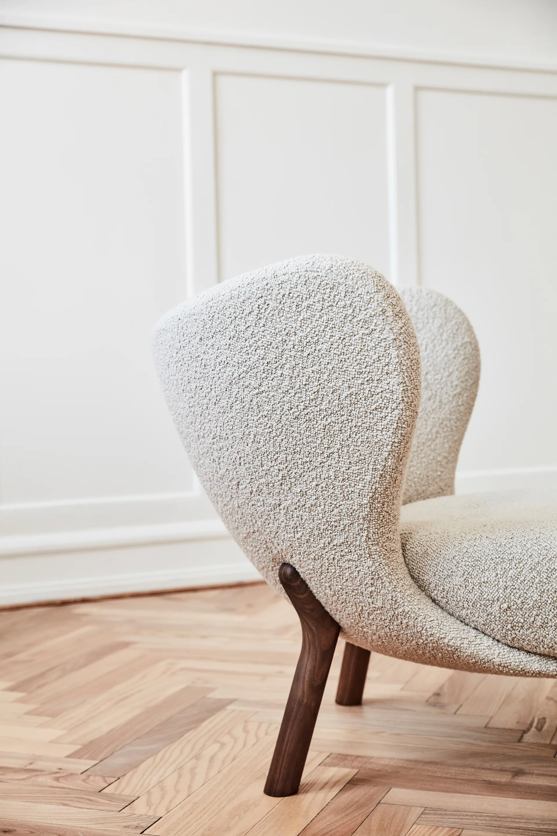 Poltrona Little Petra VB1, Noce oliato, Karakorum 003 &Tradition