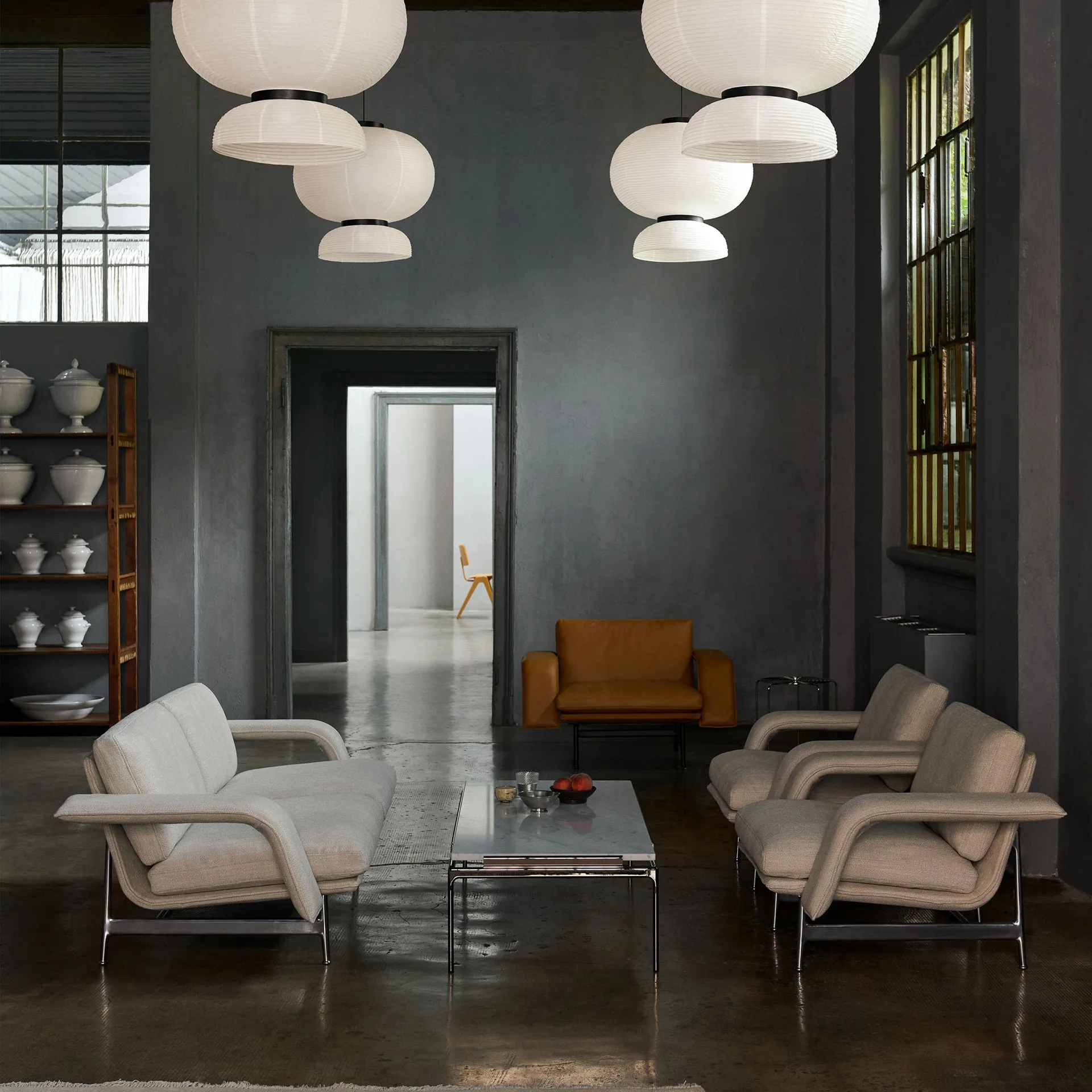 Poltrona lounge Meantime AV29, Pol. aluminium-Ecriture 0210 &Tradition