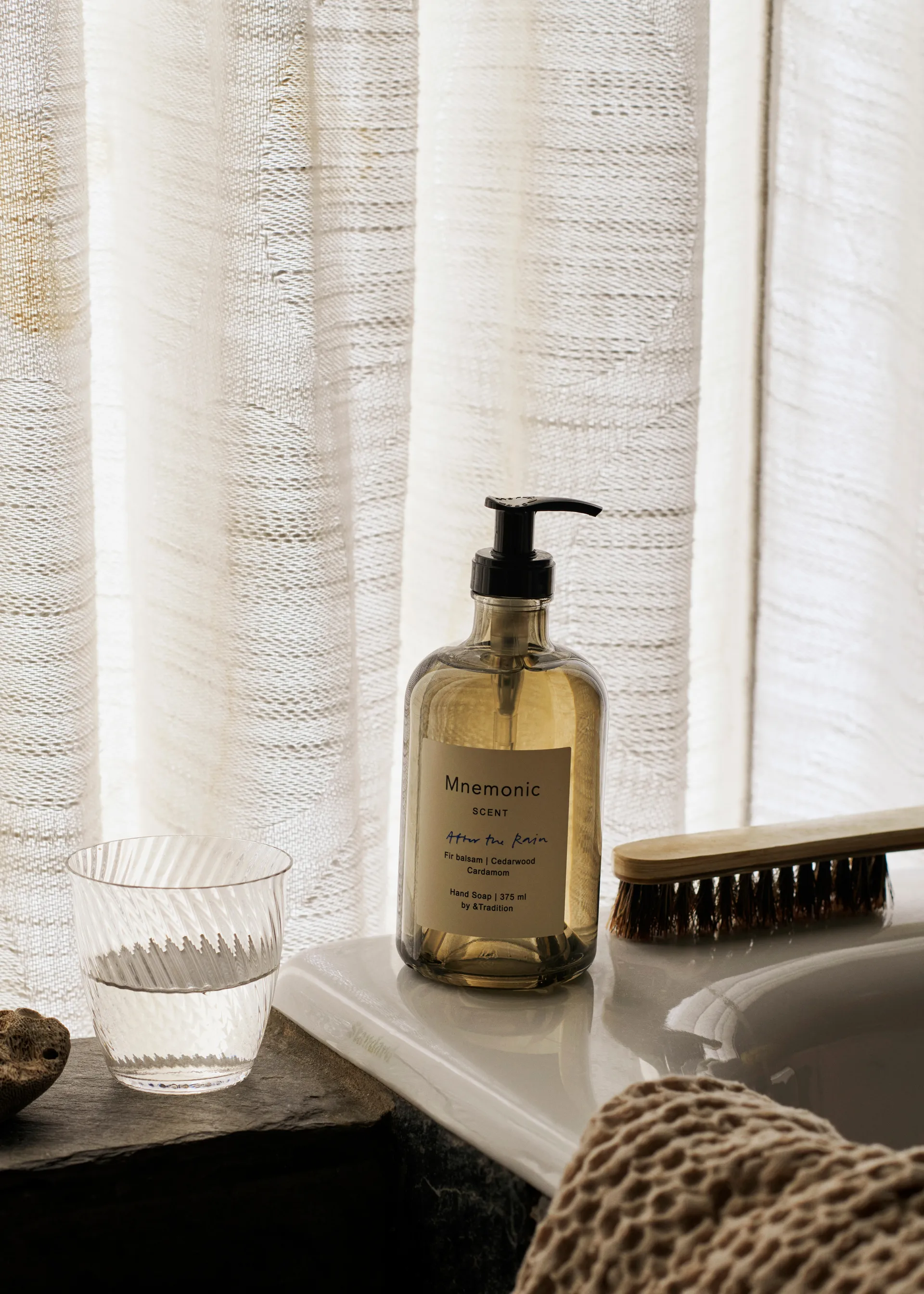 Sapone Mnemonic MNC1 375 ml, After the rain &Tradition