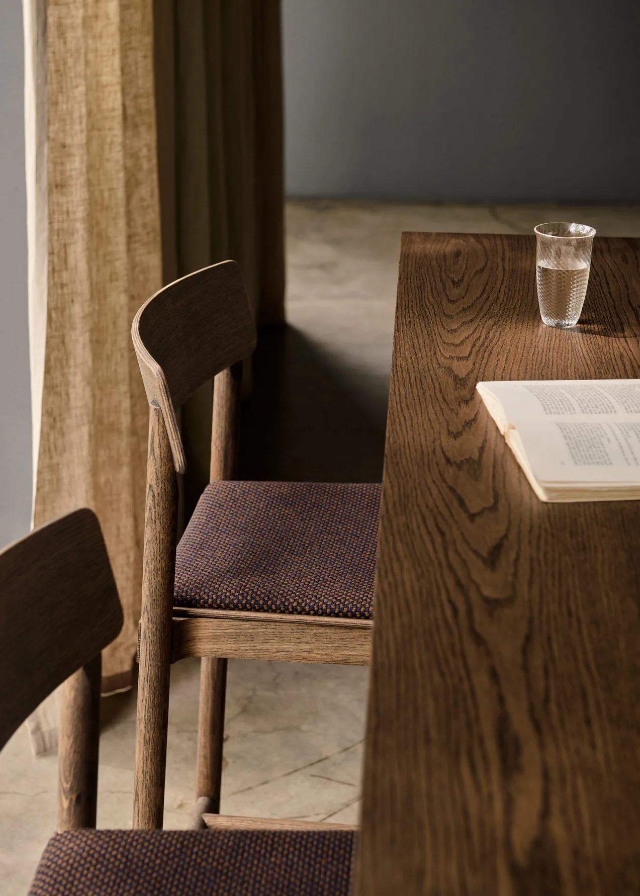 Sgabello da bar Betty TK14 Counter Chair 65 cm, Sisu 0785-rovere affumicato &Tradition