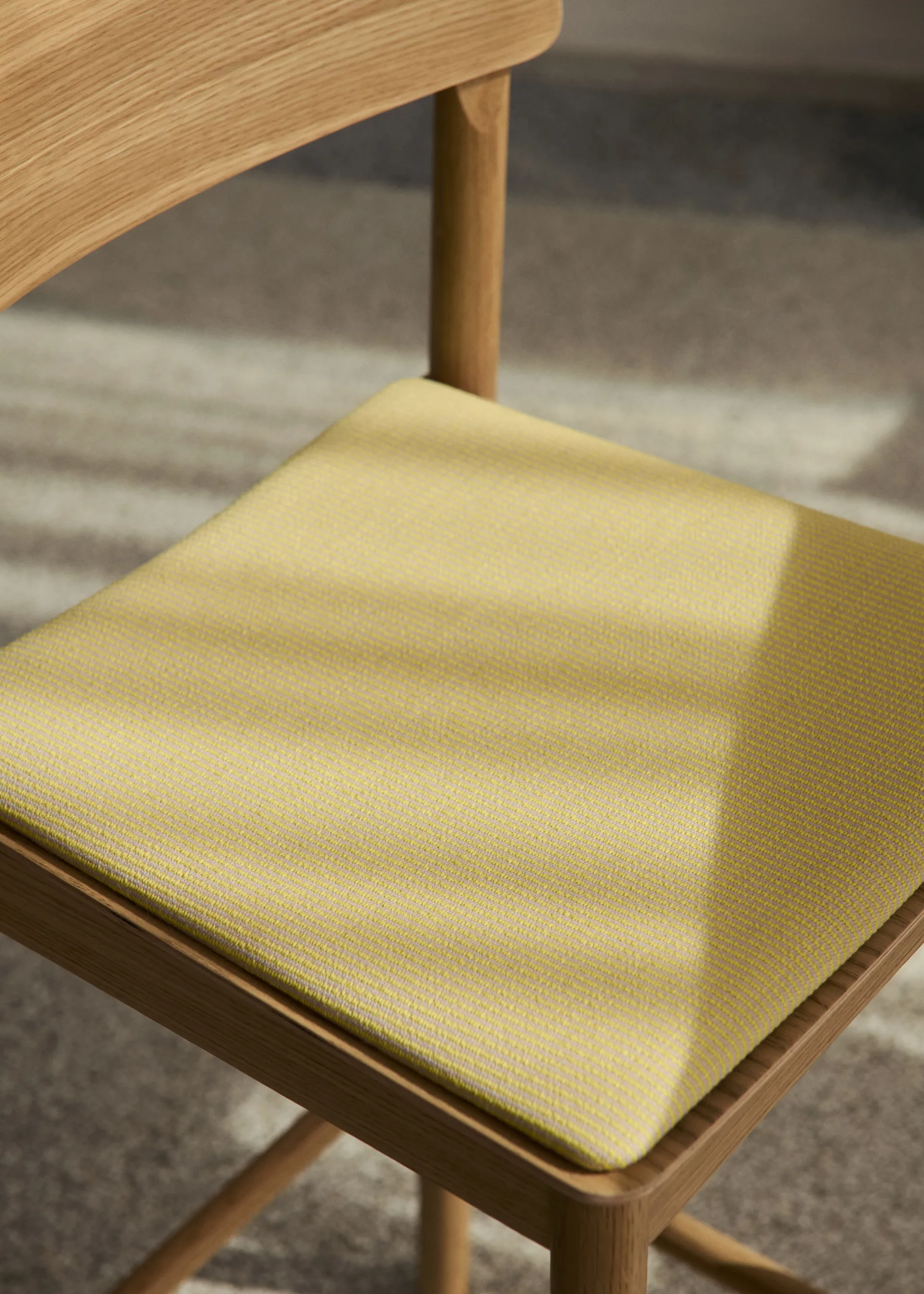 Sgabello da bar Betty TK17 Bar Chair 75 cm, Fuse 0421-rovere laccato &Tradition