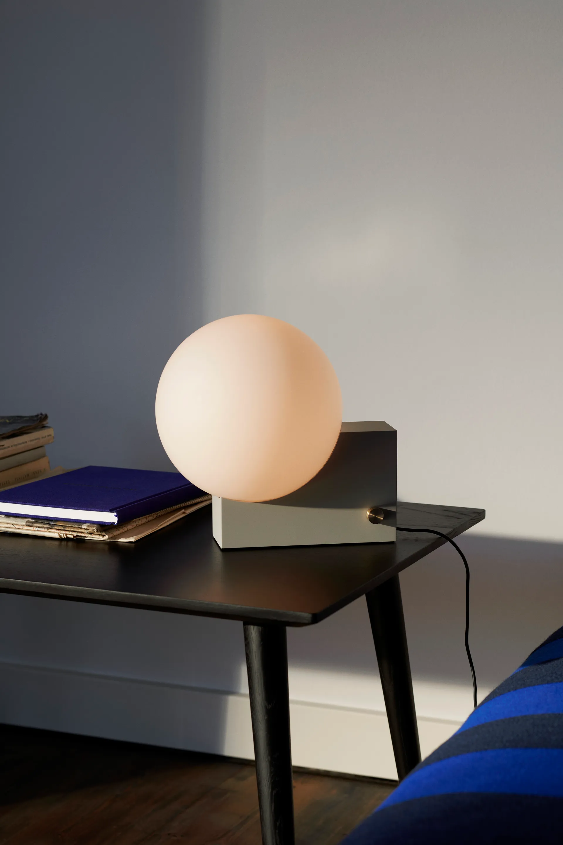 Tavolino In Between SK23 50x110 cm, Rovere laccato nero &Tradition