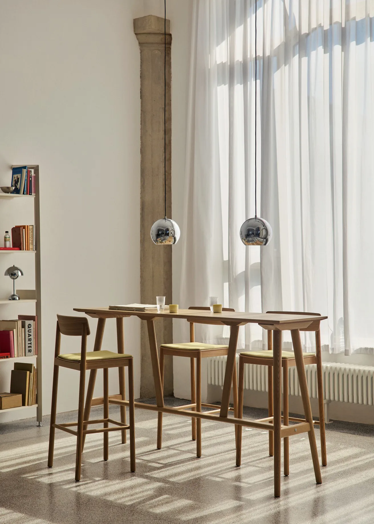 Tavolo da bar In Between SK27 Bar Table 190x50x105 cm, Rovere laccato &Tradition