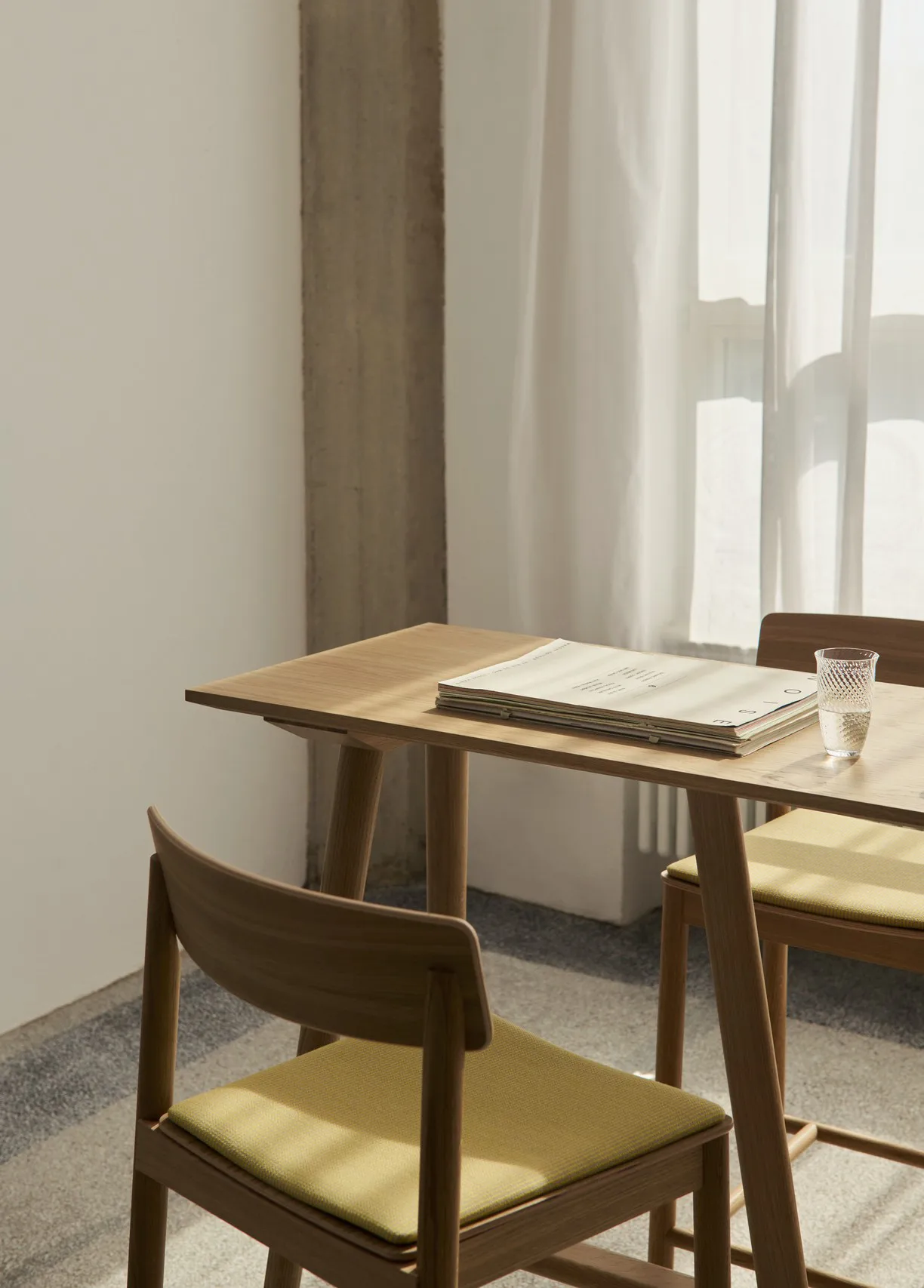 Tavolo da bar In Between SK27 Bar Table 190x50x105 cm, Rovere laccato &Tradition