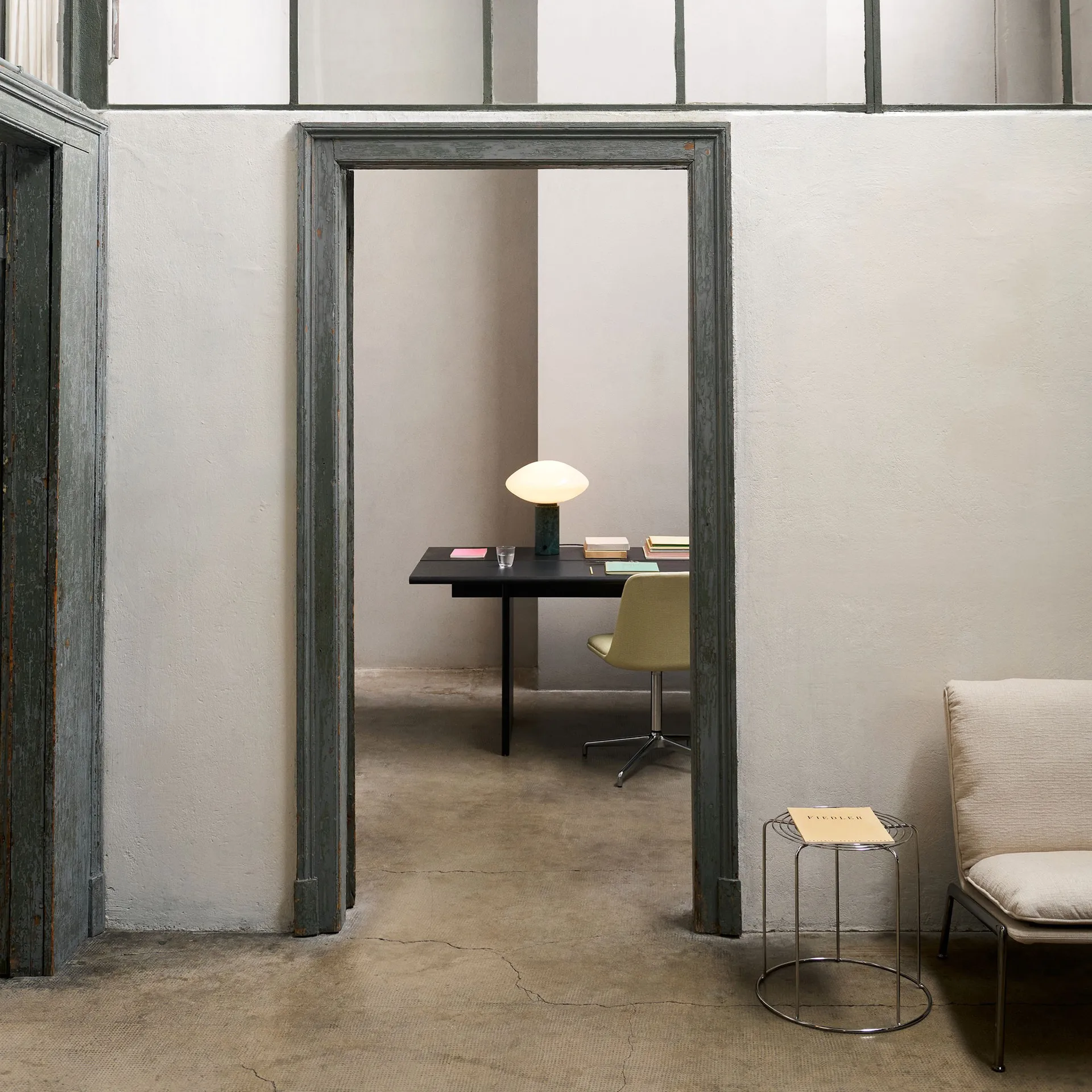 Tavolo da pranzo Ita OS2 con gestione dei cavi 95x260 cm, Dark stained oak &Tradition