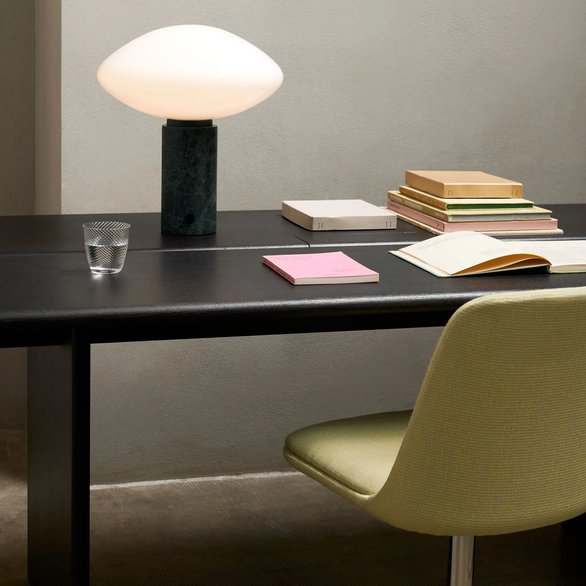 Tavolo da pranzo Ita OS2 con gestione dei cavi 95x260 cm, Dark stained oak &Tradition