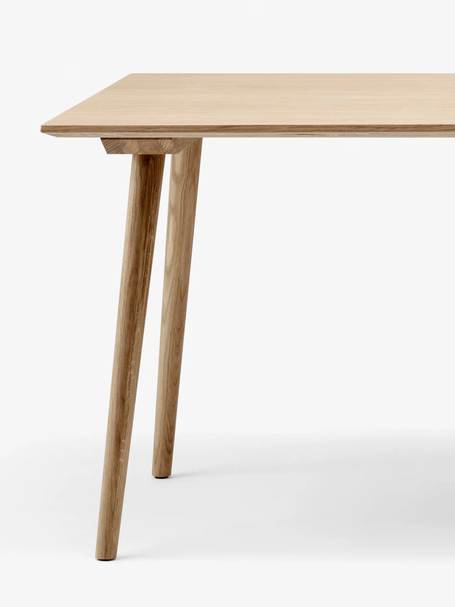 Tavolo In Between SK6, Rovere laccato trasparente &Tradition