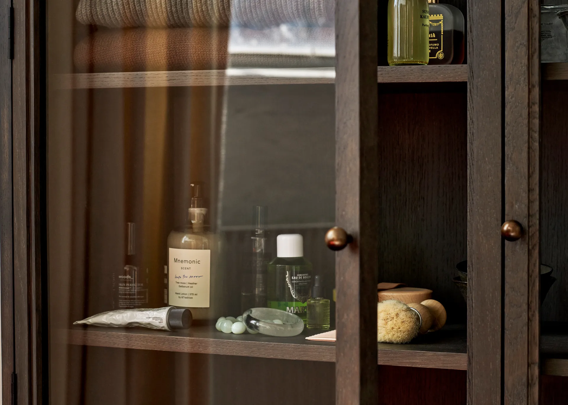 Vetrinetta Trace SC88 120x192x40 cm, Rovere tinto scuro &Tradition