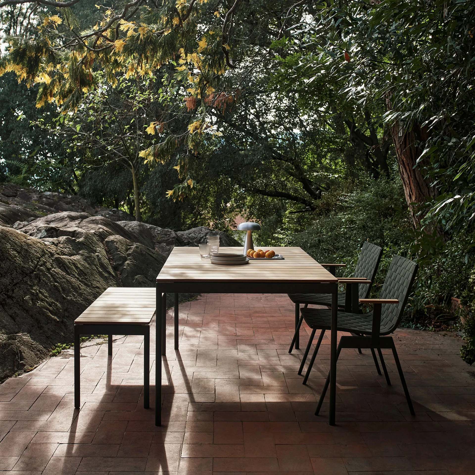 Ville AV25 tavolo piccolo 150x90 cm, Verde bronzo &Tradition