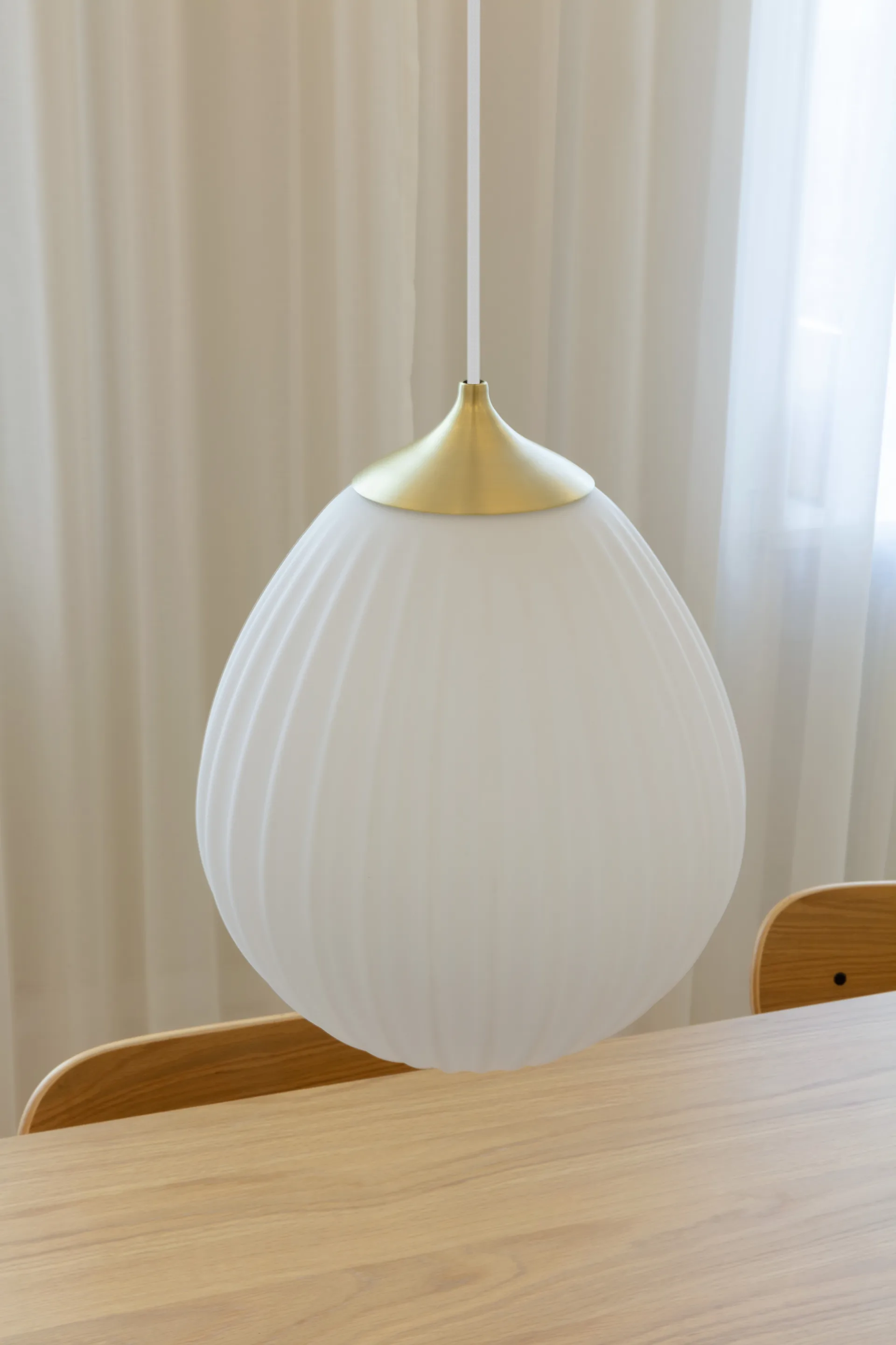 Lampada a sospensione Around The World medium, Ottone spazzolato Umage