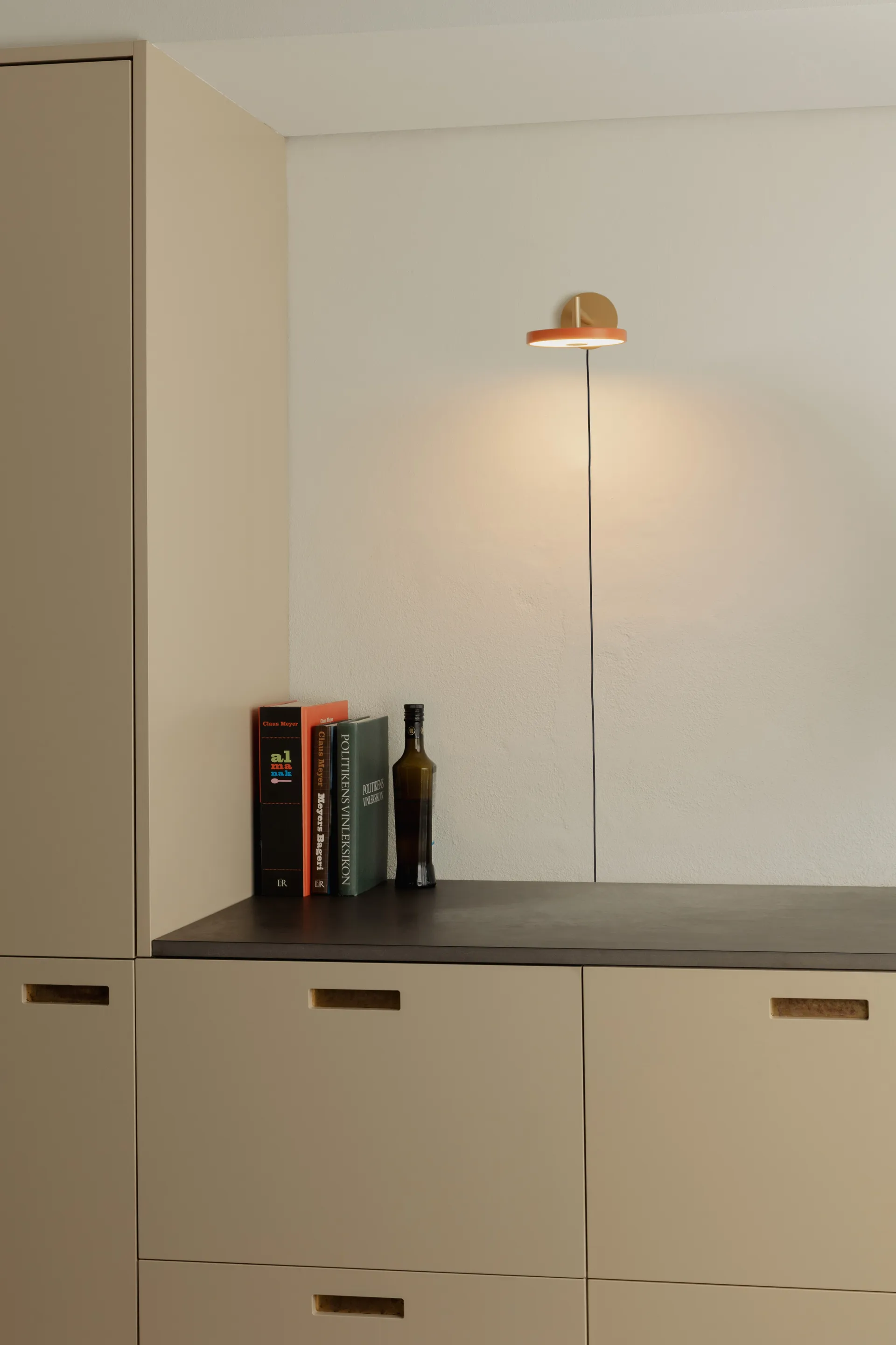 Lampada da parete Asteria Wall, Short, Nuance orange-brass Umage