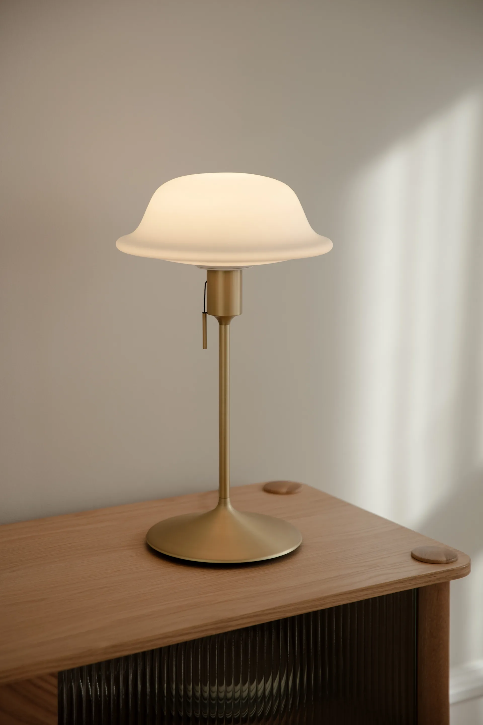 Lampada da tavolo Butler, Bianco-Ottone spazzolato Umage