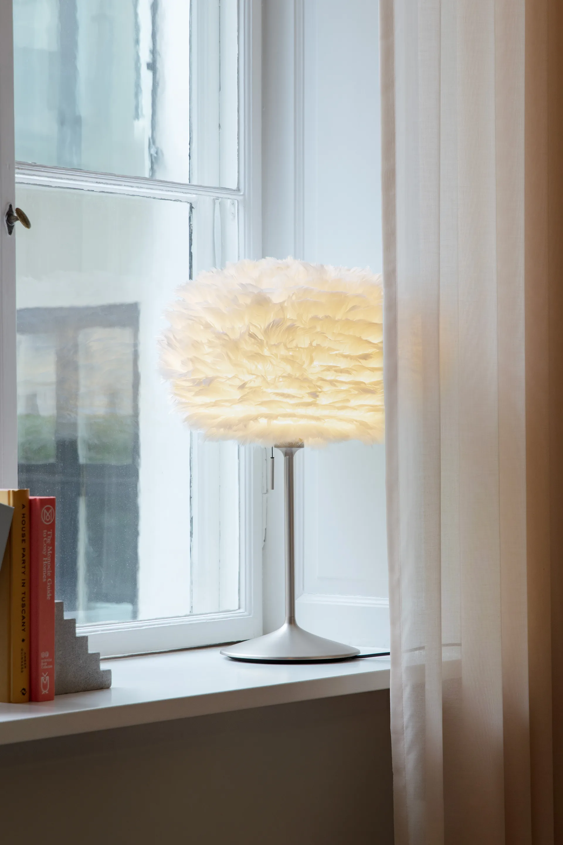 Lampada da tavolo Eos medium, Bianco-Acciaio spazzolato Umage