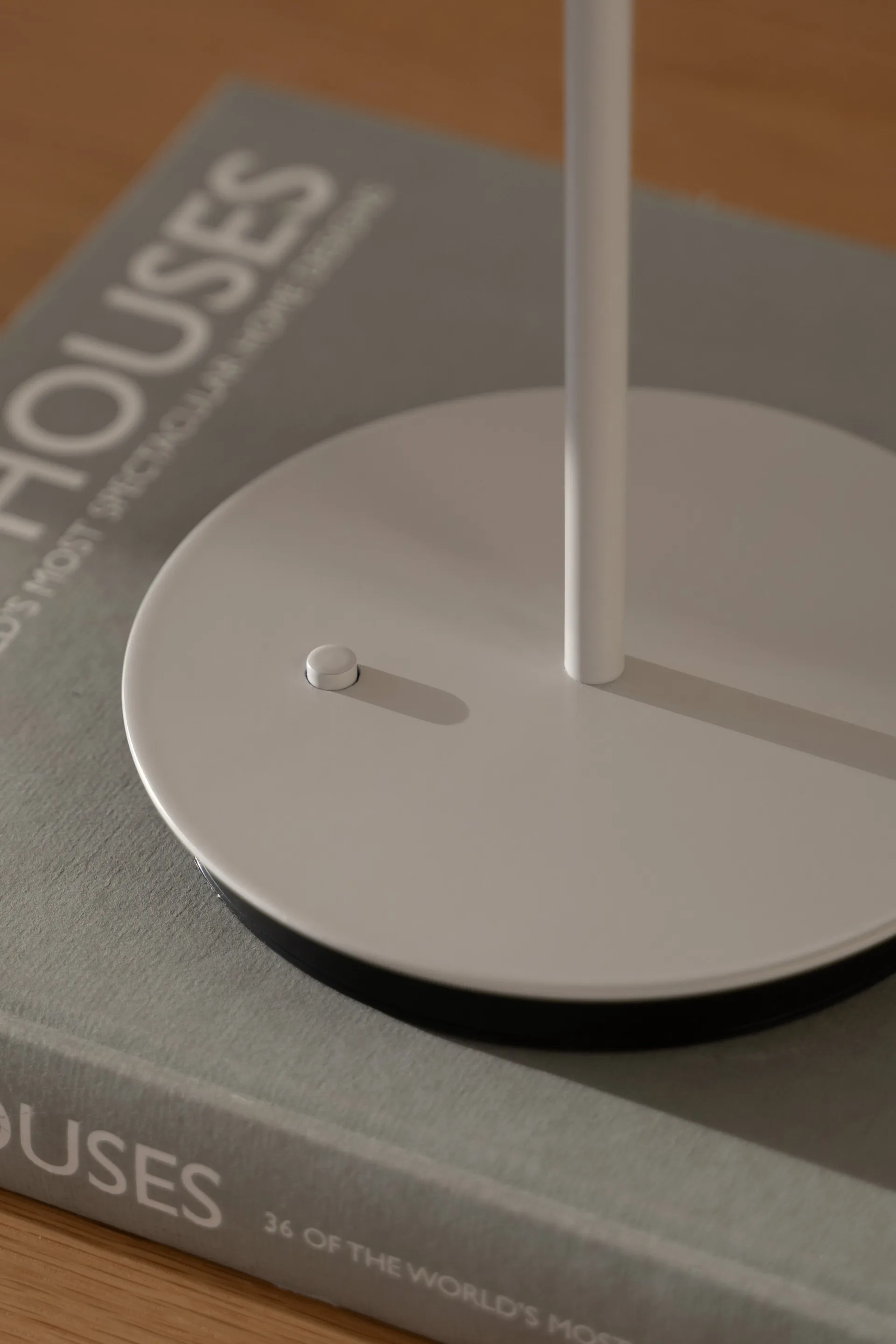 Lampada da tavolo portatile Asteria Move , Monochrome-nuance mist Umage