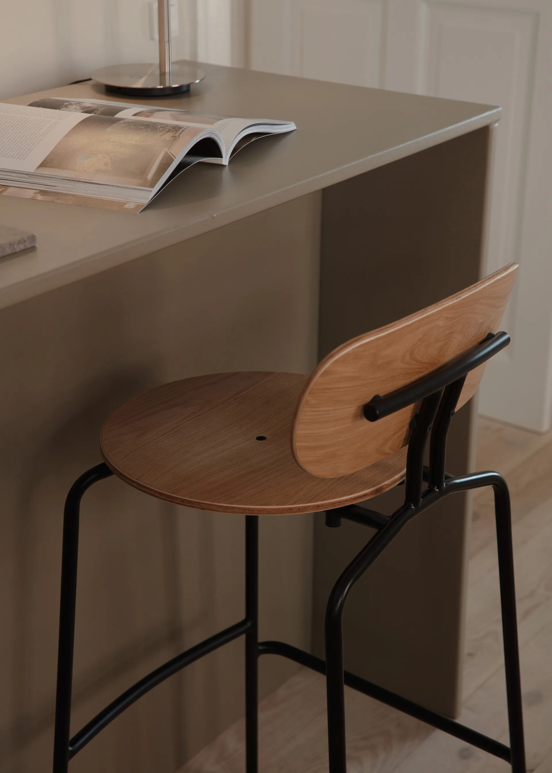 Sgabello Curious 75 cm, Rovere-nero   Umage