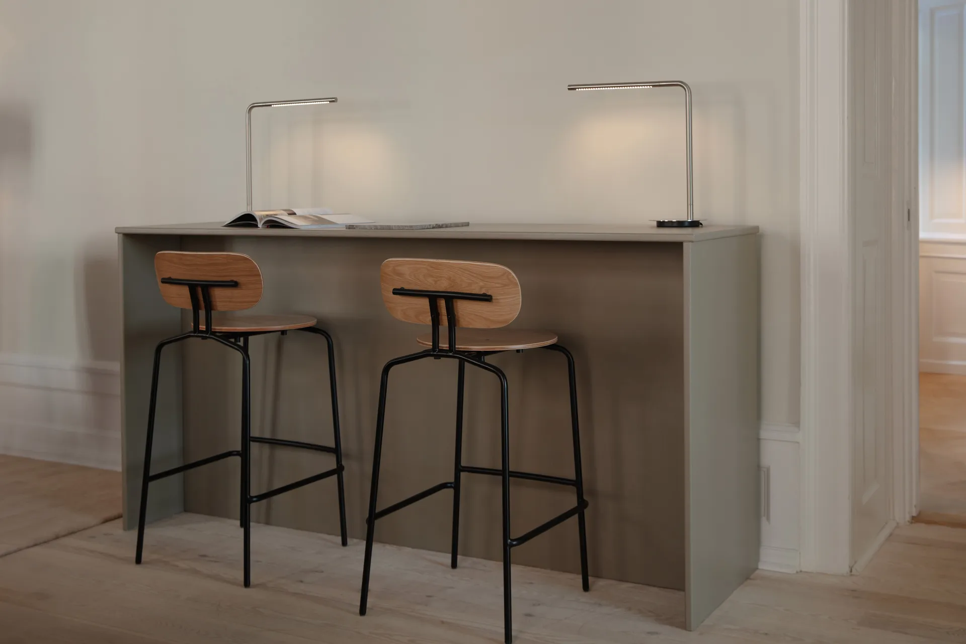 Sgabello Curious 75 cm, Rovere-nero   Umage