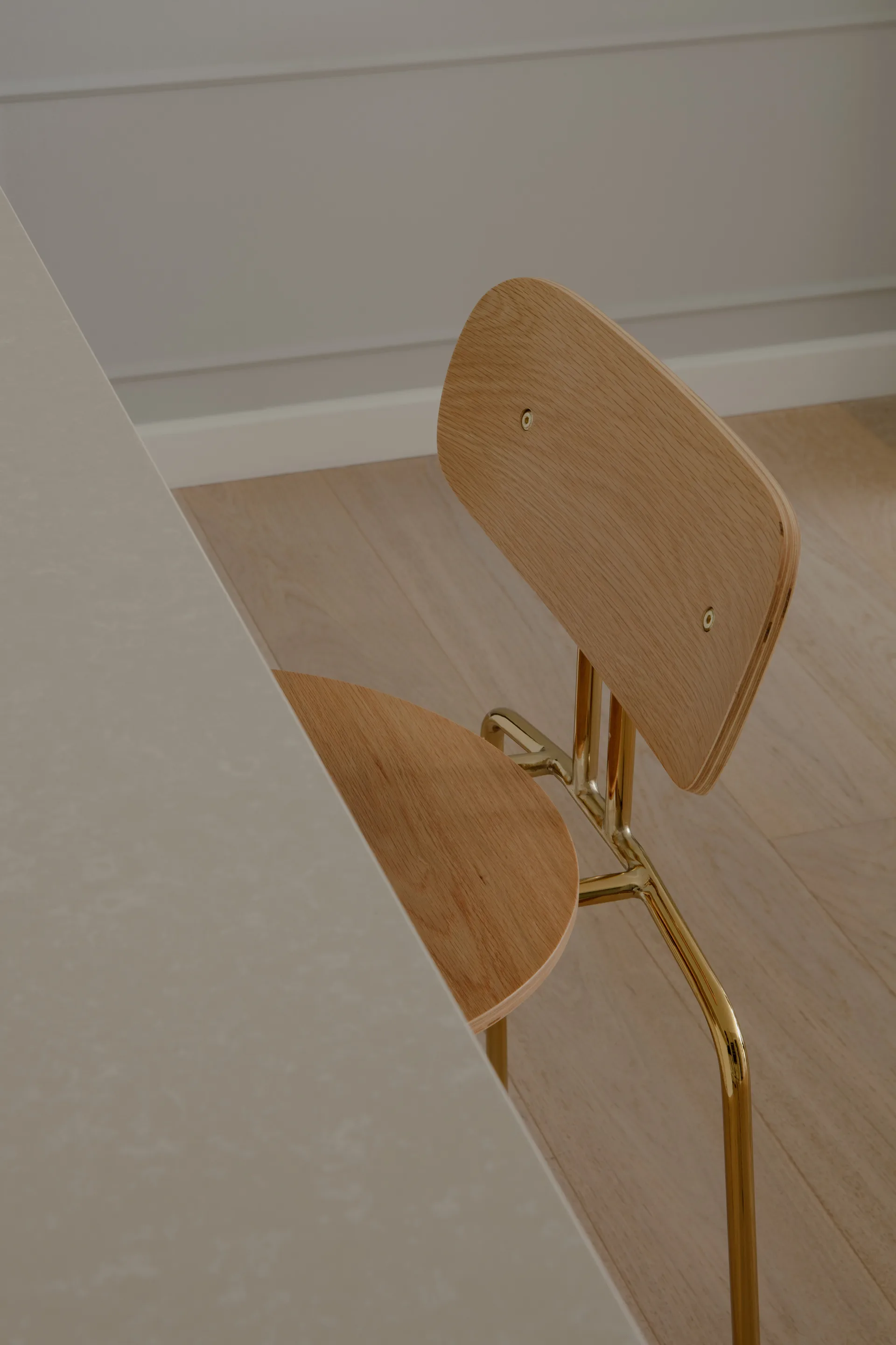 Sgabello Curious 75 cm, Rovere-ottone Umage