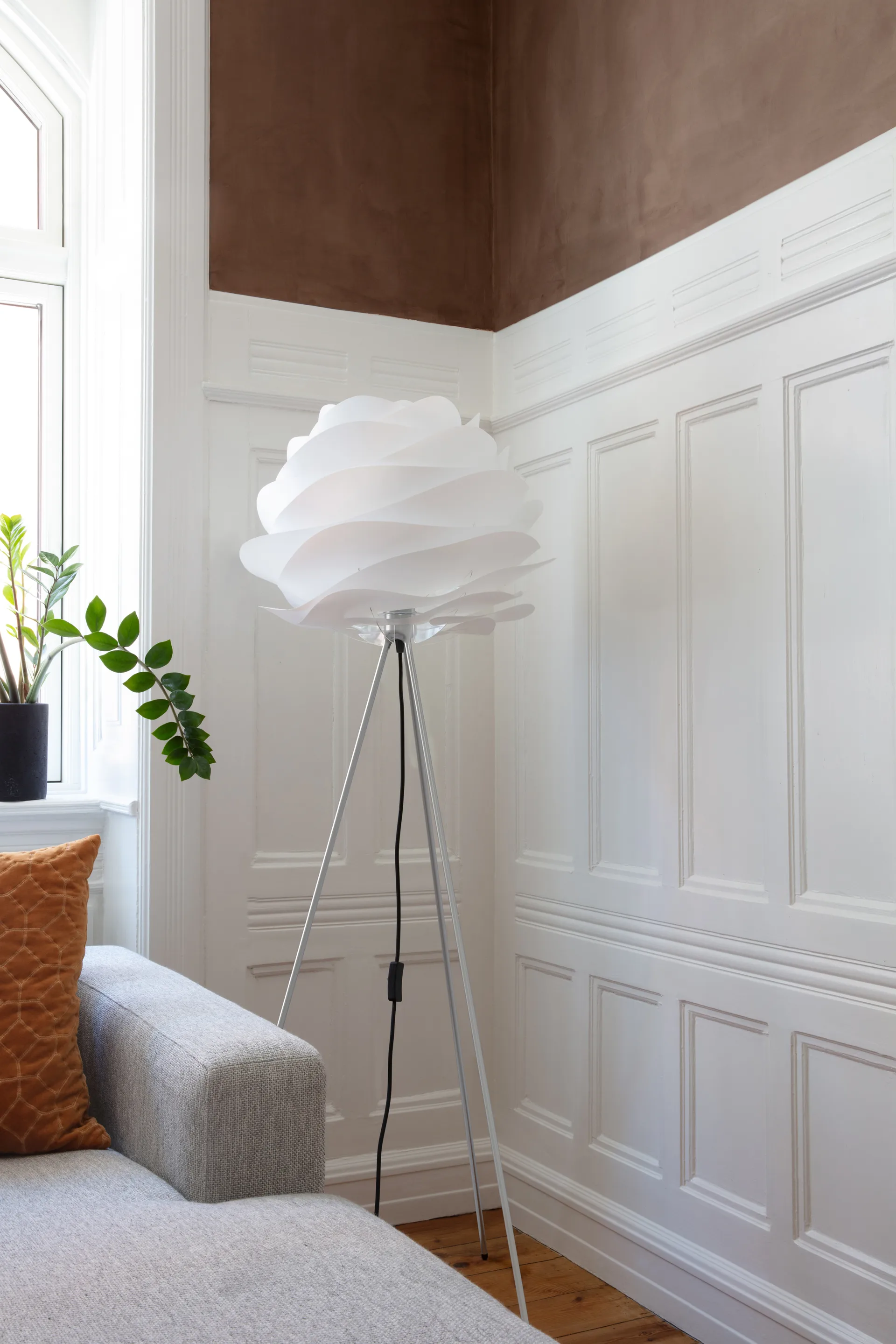 Supporto per lampada Tripod, Acciaio spazzolato Umage