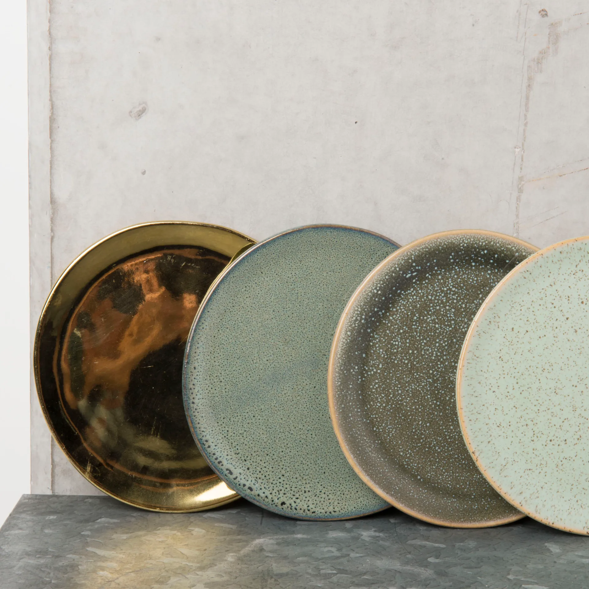 Piattino Grow pot 14 cm, Ottone URBAN NATURE CULTURE