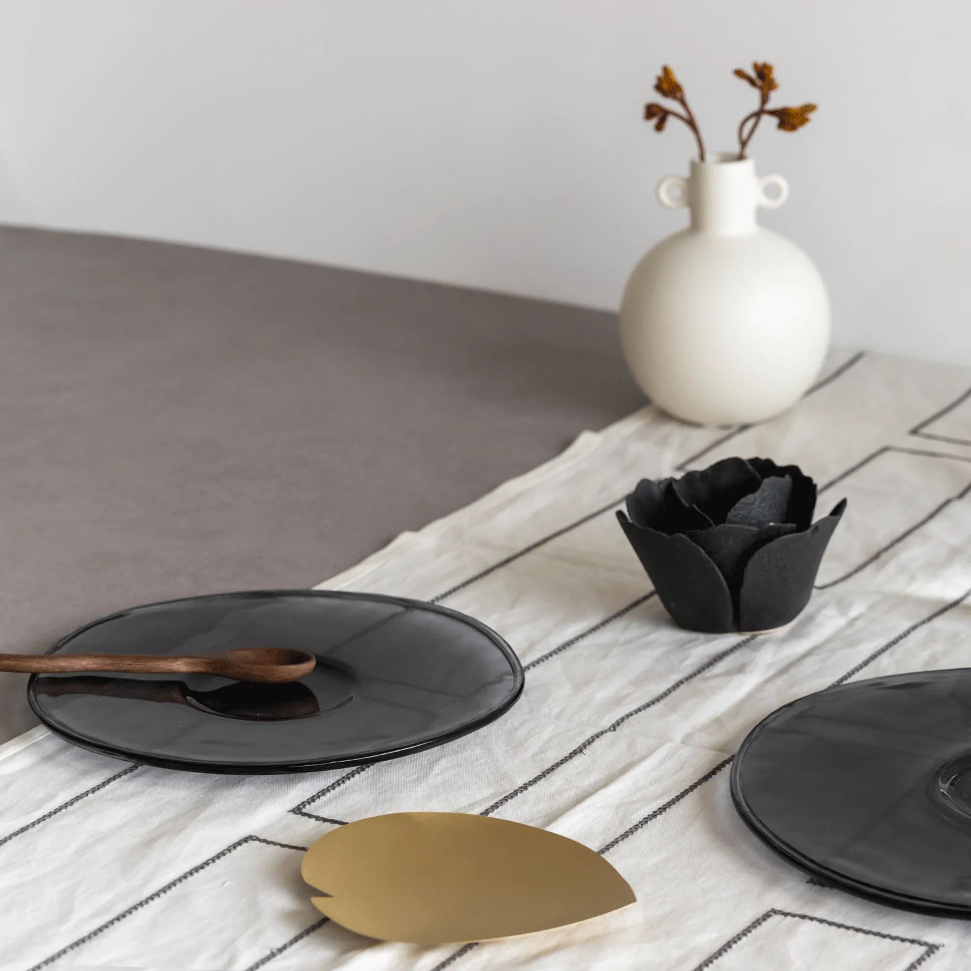 Piatto UNC in vetro riciclato Ø 23 cm, Ebony URBAN NATURE CULTURE