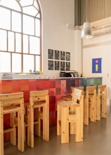 001 Bar Stool sgabello bar - Pino oliato opaco, 65 cm - Vaarnii