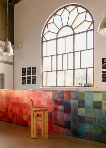 001 Bar Stool sgabello bar - Pino oliato opaco, 65 cm - Vaarnii